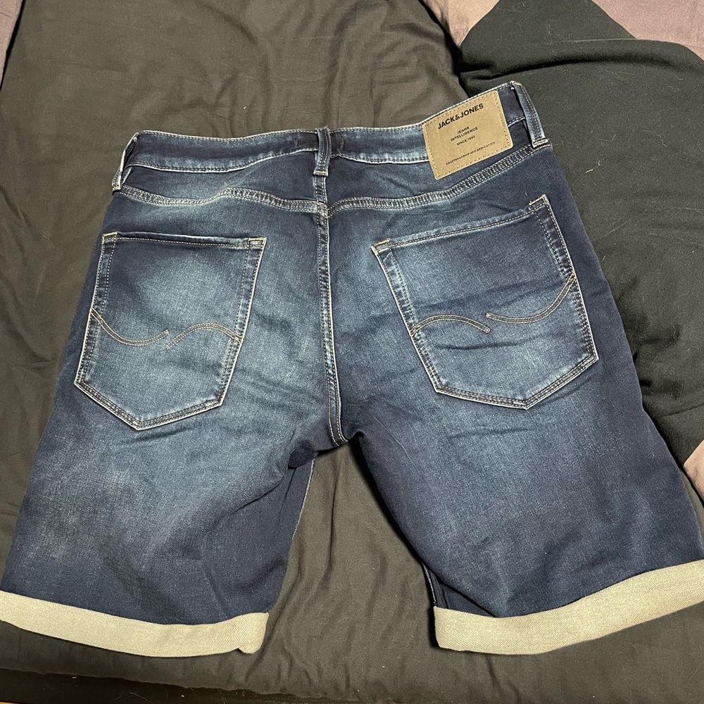 Shorts - Picture 4 of 4